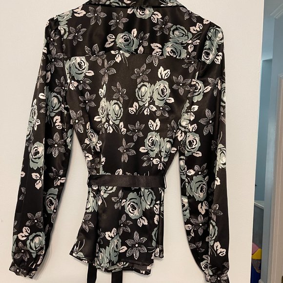 Apt.9 Strech, Blouse with black/blue&white flowers, size S - Picture 5 of 5